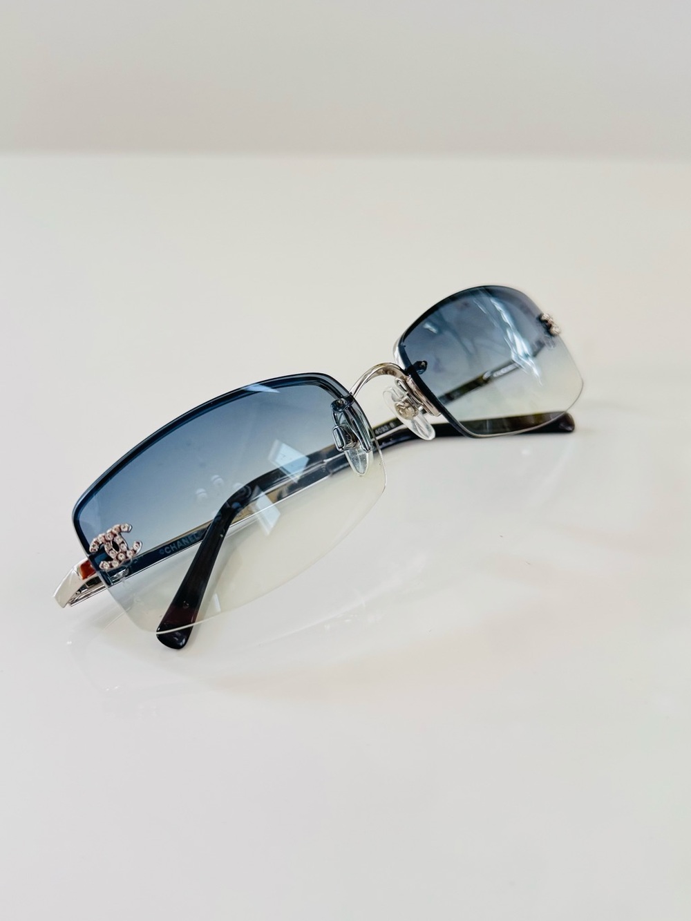 Authentic Vintage Chanel 4093-B  baby blue rimless sunglasses 🦋